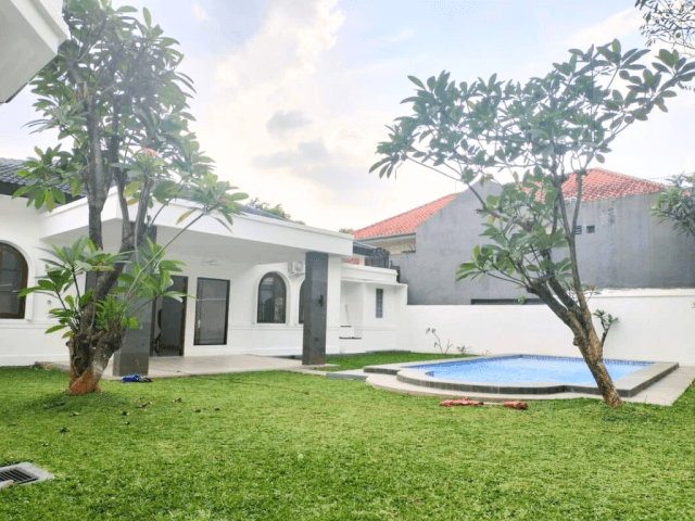 4+1 Bedrooms House for Rent in Kemang Dalam