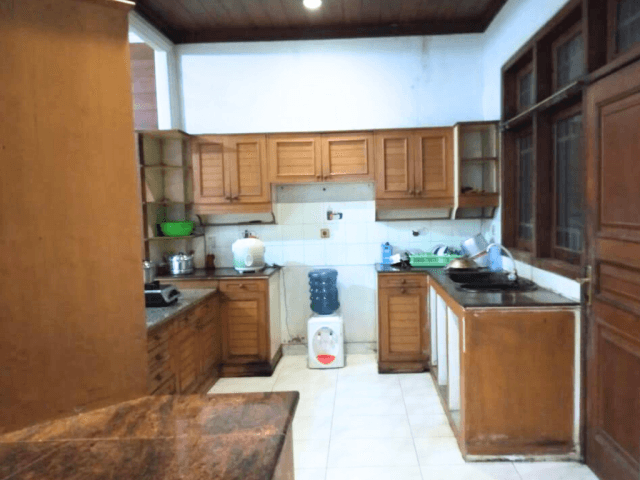5-Bedrooms House For Sale in Pejaten