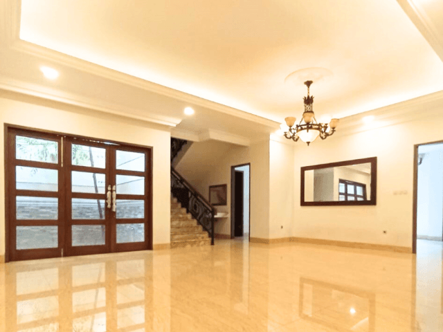 4-Bedrooms House For Sale in Haji Nawi Kebayoran Lama