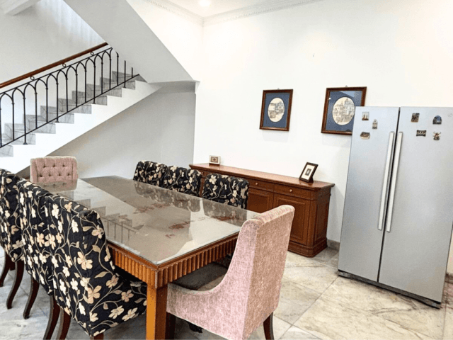 5-Bedrooms House For Rent in Pejaten