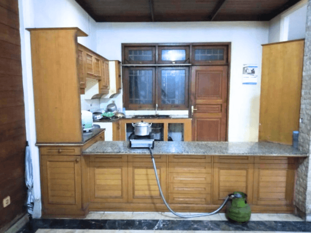5-Bedrooms House For Sale in Pejaten