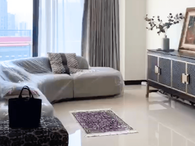 Pakubuwono Menteng Lantai Sedang