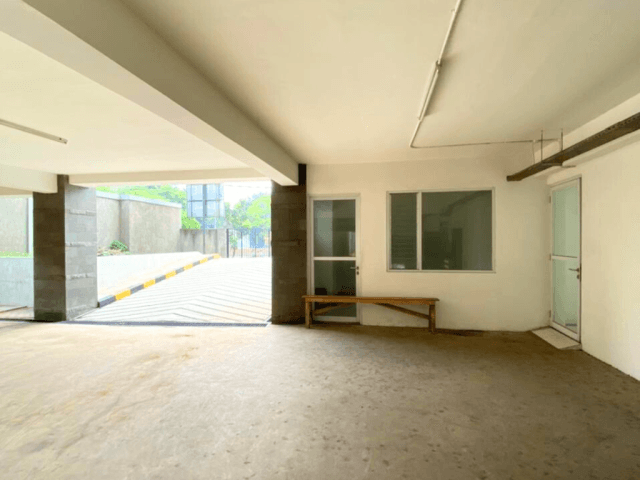 Pramuka Raya Building For Sale 5.5 Floors