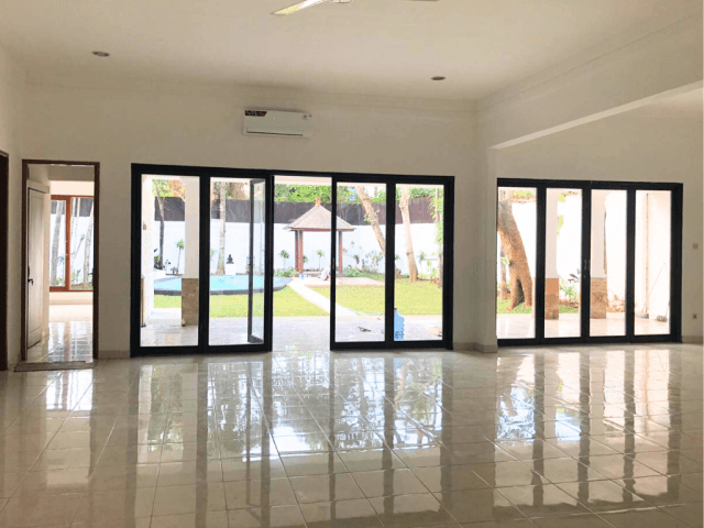 4-Bedrooms House For Rent in Kemang Dalam