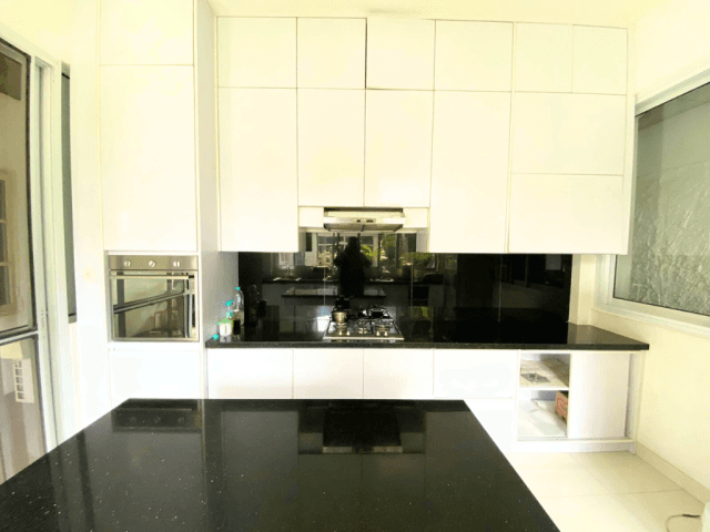 4-Bedrooms House For Sale in Jl. Purwakarta Menteng