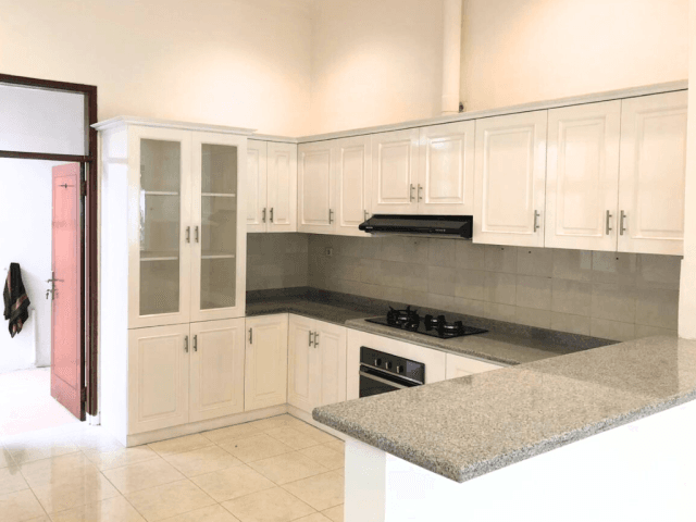 4-Bedrooms House For Rent in Kemang Dalam