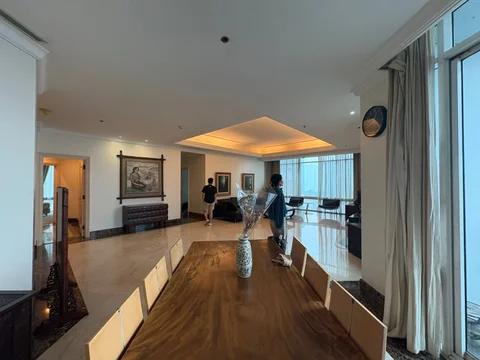 Four Seasons Residences Tower Spring Lantai Sedang