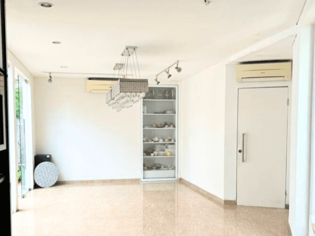 7-Bedrooms House For Sale in Jl. Suwiryo Menteng