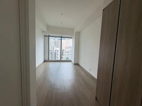 Fifty Seven Promenade Tower City Low Floor